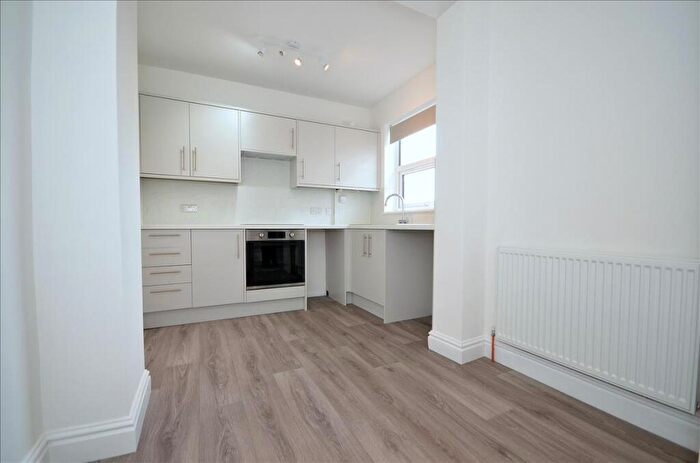 2 Bedroom Maisonette To Rent In Washbrook Road, Rushden, Northamptonshire, NN10