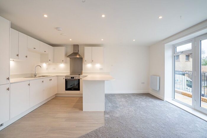 2 Bedroom Flat To Rent In Milton Mount, Old Road East, Gravesend, Kent, DA12