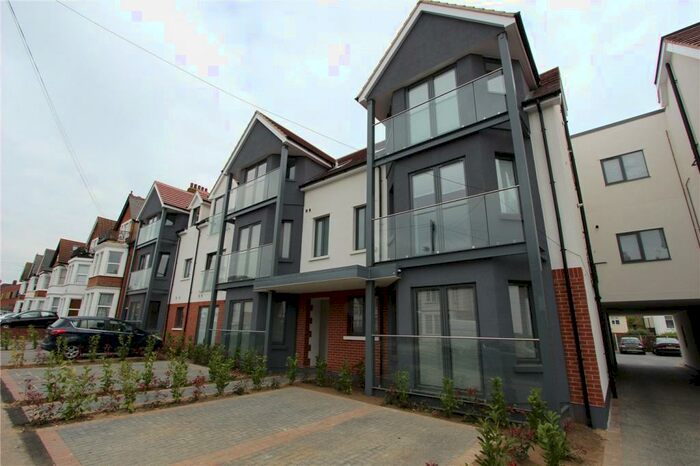 2 Bedroom Apartment To Rent In Balmoral Apartments, - Valkyrie Road, Westcliff-on-Sea, Essex, SS0