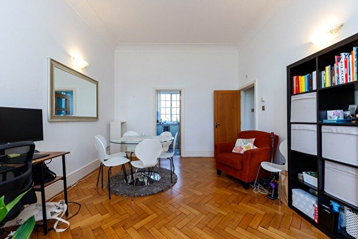 2 Bedroom Flat For Sale In Rosebery Avenue, London, EC1R