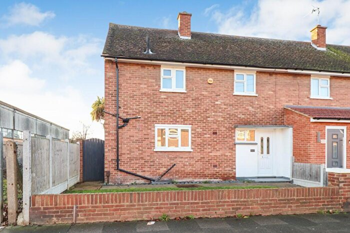 3 Bedroom Semi-Detached House For Sale In Fairway, Stifford Clays, Grays, RM16