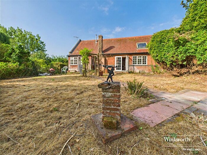 3 Bedroom Bungalow For Sale In Beenham Hill, Beenham, Reading, Berkshire, RG7