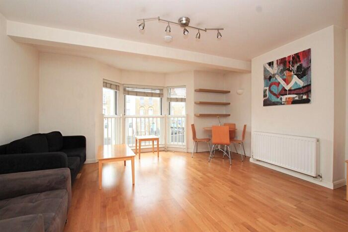 1 Bedroom Flat To Rent In Lighthouse Apartments, Commercial Road, London, E1