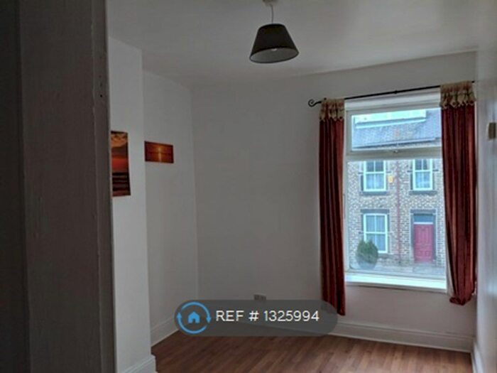 2 Bedroom Flat To Rent In Manchester Road, Haslingden, Rossendale BB4