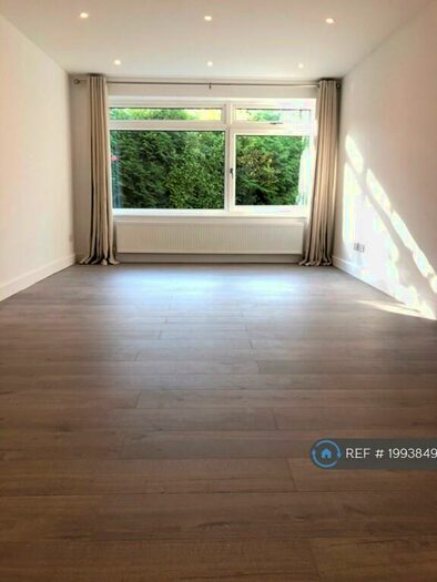 2 Bedroom Flat To Rent In Tower Hill, Dorking, RH4