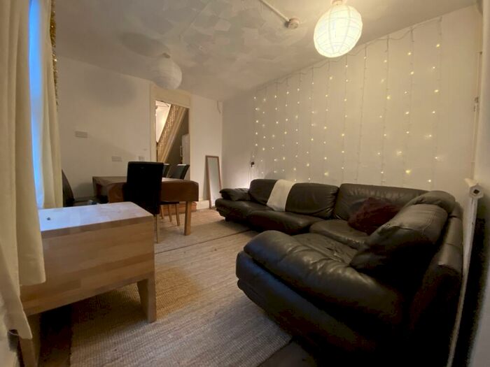 6 Bedroom Terraced House To Rent In Mackintosh Place, Roath, CF24