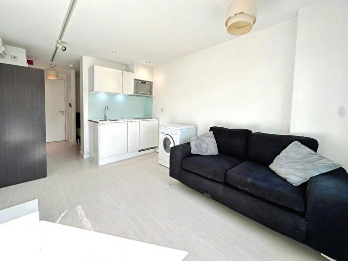 1 Bedroom Flat To Rent In Manor Mills, Ingram Street, Leeds, West Yorkshire, LS11