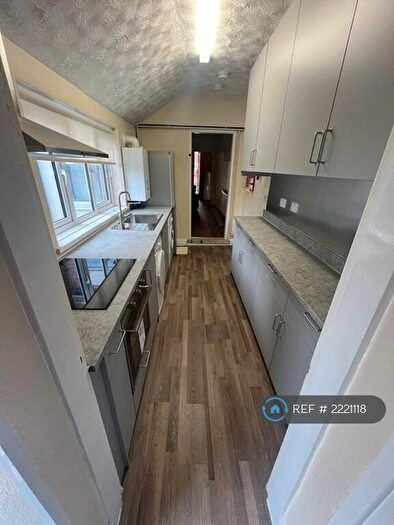 4 Bedroom Semi-Detached House To Rent In City Road, Nottingham, NG7