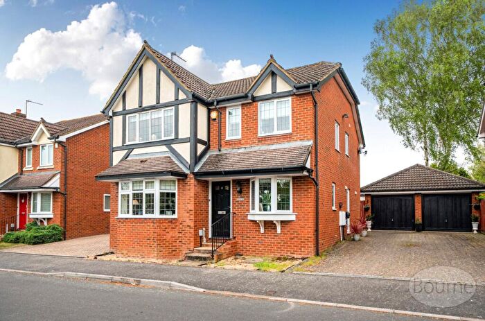 4 Bedroom Detached House For Sale In Coresbrook Way, Knaphill, Woking, Surrey, GU21
