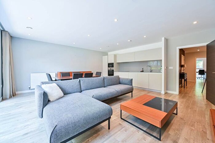 3 Bedroom Flat For Sale In Purbeck Gardens, Lower Sydenham, London, SE26