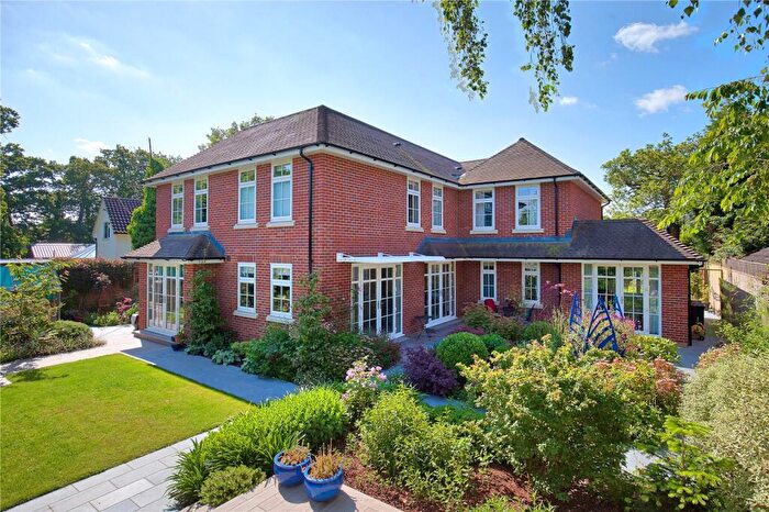 4 Bedroom Detached House For Sale In Barrs Avenue, New Milton, Hampshire, BH25