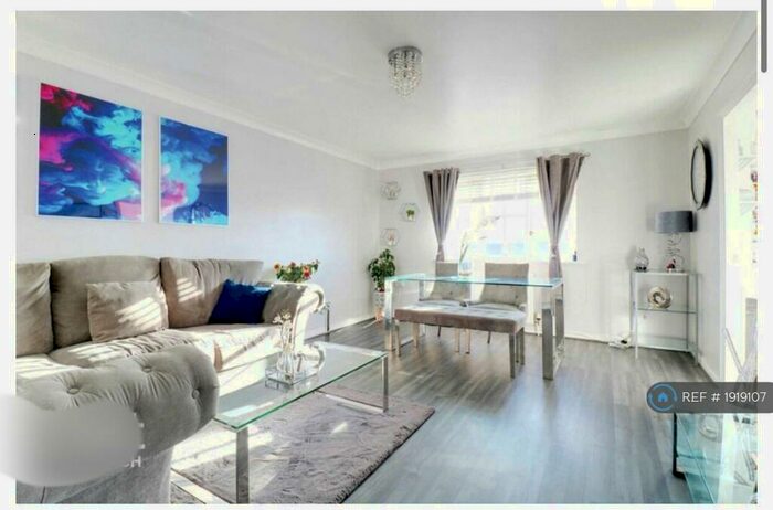 2 Bedroom Flat To Rent In Maybank Lodge, Hornchurch, RM12