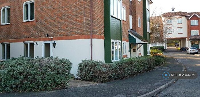 2 Bedroom Flat To Rent In Missenden Gardens, Burnham, Slough, SL1