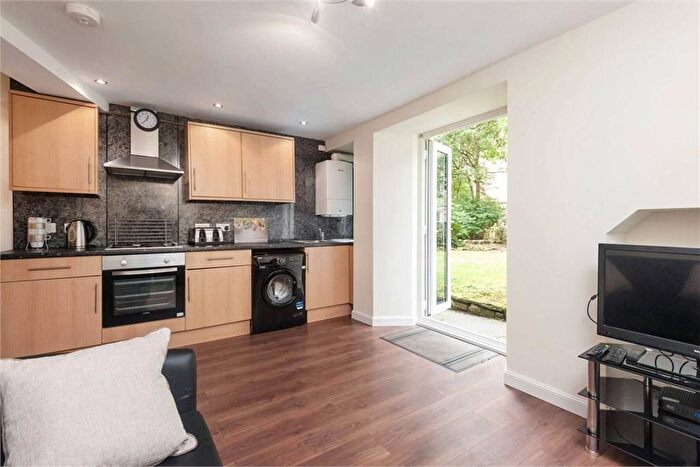 2 Bedroom Flat To Rent In Dalry Road, Dalry, Edinburgh, EH11