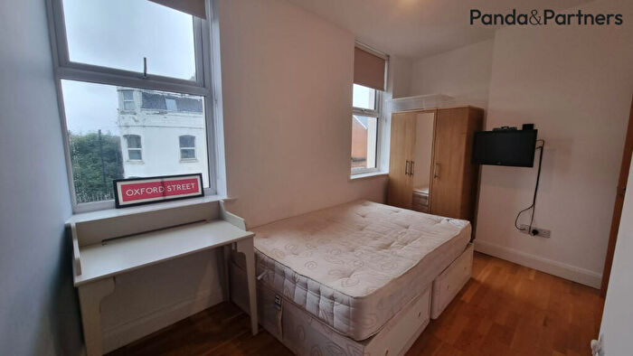Apartment To Rent In Holloway Road, London, N19