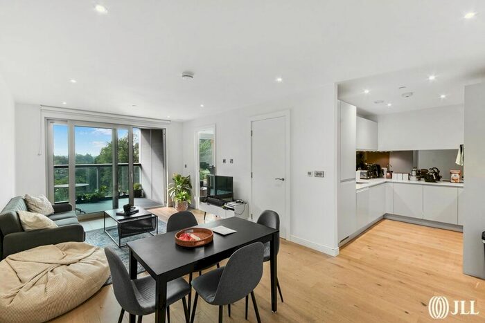 2 Bedroom Flat To Rent In Buckhold Road, London, SW18