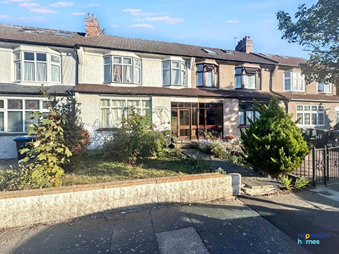 3 Bedroom Terraced House For Sale In Sittingbourne Avenue, Enfield, EN1
