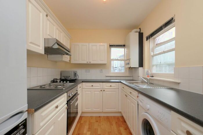 3 Bedroom Flat To Rent In Brooke Road, London, N16