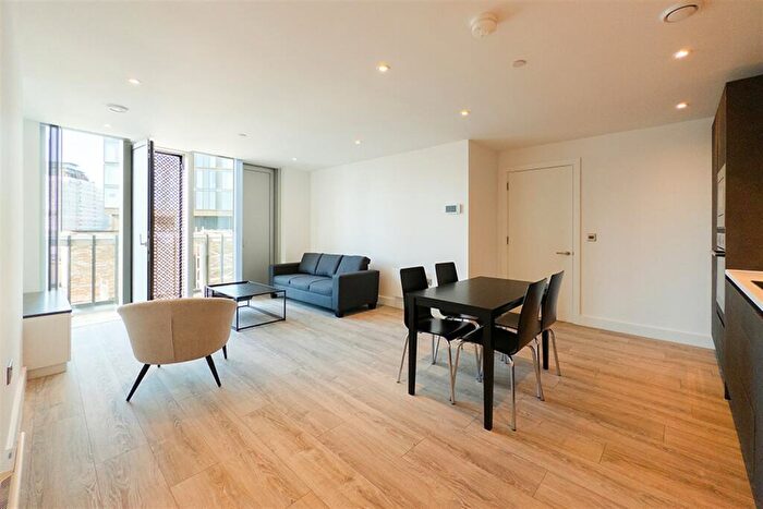 2 Bedroom Apartment To Rent In The Blade, M15