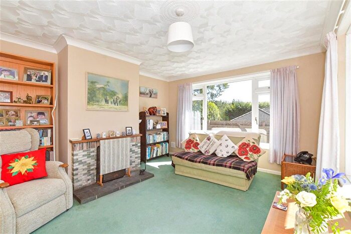 4 Bedroom Detached Bungalow For Sale In Green Lane, Clanfield, Waterlooville, Hampshire, PO8