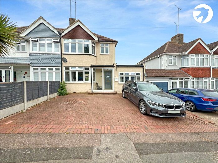 3 Bedroom Semi-Detached House For Sale In Willow Avenue, Swanley, Kent, BR8
