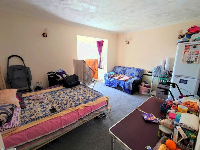1 Bedroom Flat For Sale In Harlington Road, Uxbridge, Greater London, UB8