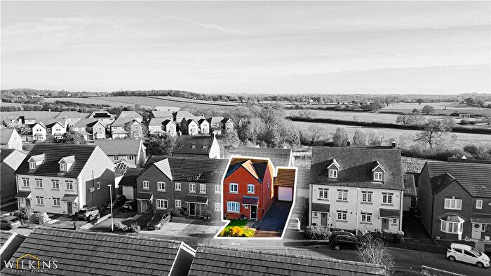 3 Bedroom End Terrace House For Sale In Meadow Way, Tamworth, Staffordshire, B79