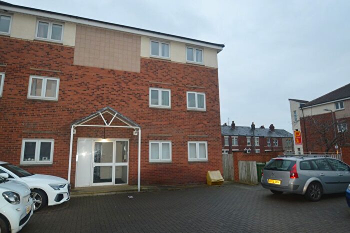 2 Bedroom Flat To Rent In Glebe Close, NE11