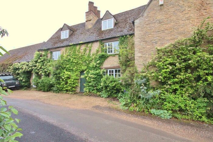 2 Bedroom Cottage To Rent In Bletchingdon, OX5