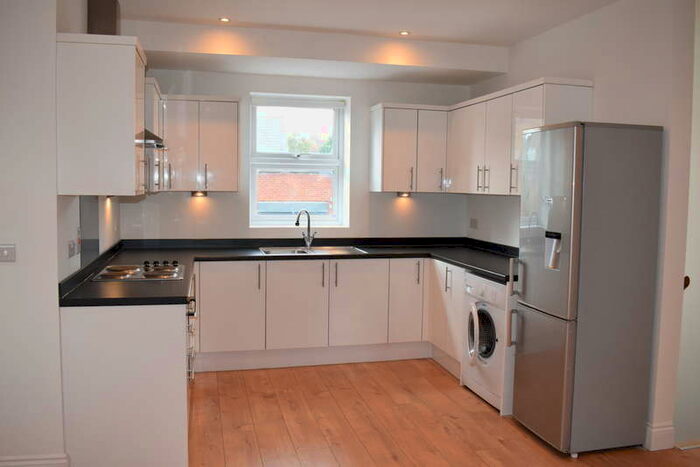 2 Bedroom Flat To Rent In Cowslip Road, South Woodford, E18
