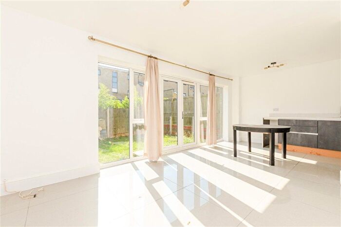 3 Bedroom End Terrace House For Sale In Courtyard Mews, Greenhithe, Kent, DA9