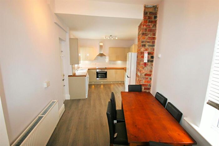 5 Bedroom Terraced House To Rent In Chestnut Avenue, Hyde Park, Leeds, LS6