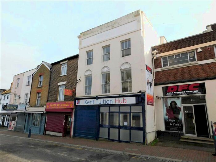 2 Bedroom Flat To Rent In Queen Street, Gravesend, DA12