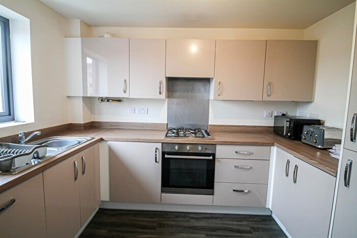 2 Bedroom Flat To Rent In Renshaw Drive, Gedling, Nottingham, NG4