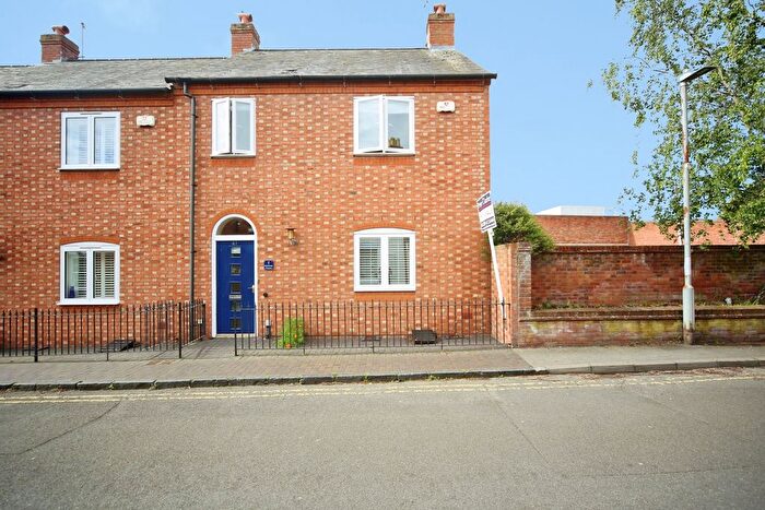 3 Bedroom End Of Terrace House For Sale In Mansell Street, Stratford-Upon-Avon, Warwickshire, CV37