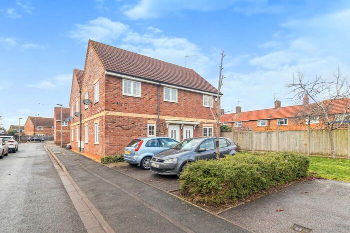2 Bedroom Flat To Rent In Mossmans Close, Bletchley, MK2