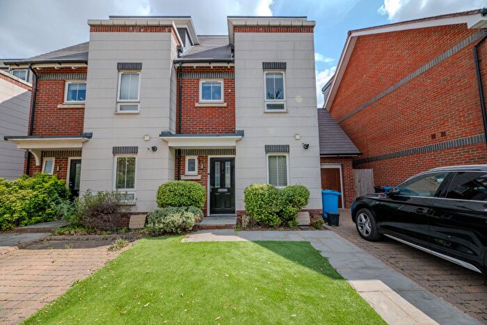 3 Bedroom Semi Detached House For Sale In River Area, Maidenhead, SL6