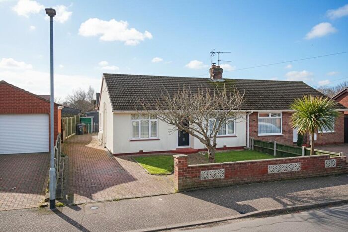 3 Bedroom Semi-Detached Bungalow For Sale In Homefield Avenue, Bradwell, Great Yarmouth, NR31