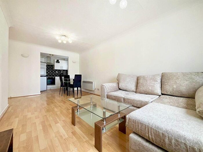 2 Bedroom Flat To Rent In Kings Court, Bridge Street, B1