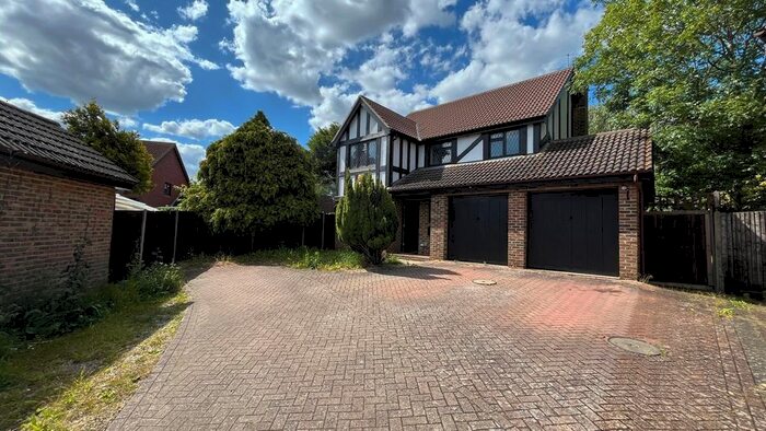 4 Bedroom Detached House To Rent In Kilpatrick Way, Hayes, UB4