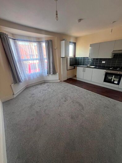 2 Bedroom Flat To Rent In Markhouse Road, Walthamstow, E17