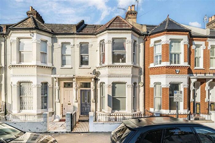 2 Bedroom Flat For Sale In Mysore Road, Clapham Junction, SW11