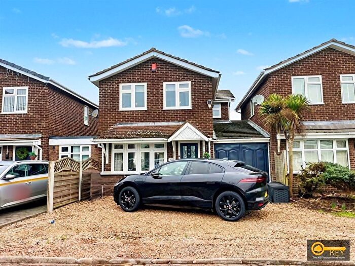 3 Bedroom Link Detached House For Sale In Gainsborough Drive, Bedworth, CV12