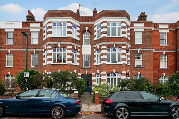 2 Bedroom Flat To Rent In Castelnau Gardens, Barnes, SW13