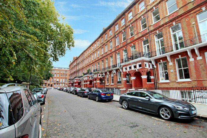 2 Bedroom Flat To Rent In Nevern Square, (), London, SW5