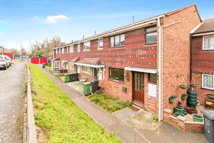 3 Bedroom House To Rent In Bell Close, Greenhithe, DA9