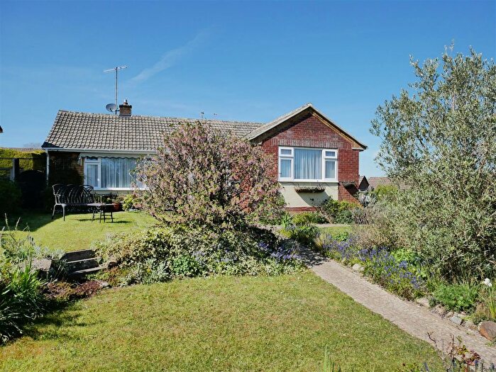 3 Bedroom Detached House For Sale In Wessington Park, Quemerford, Calne, SN11