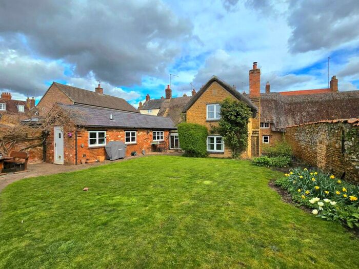 4 Bedroom Character Property For Sale In High Street, Ecton, Northampton, NN6