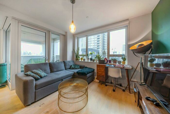 2 Bedroom Flat For Sale In Heygate Street, Elephant And Castle, London, SE17