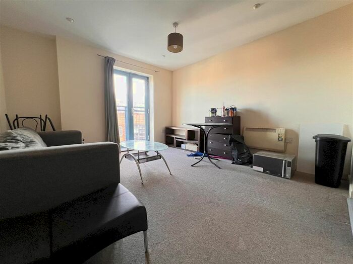 1 Bedroom Flat To Rent In Wellington House, Wellington Street, Swindon, SN1